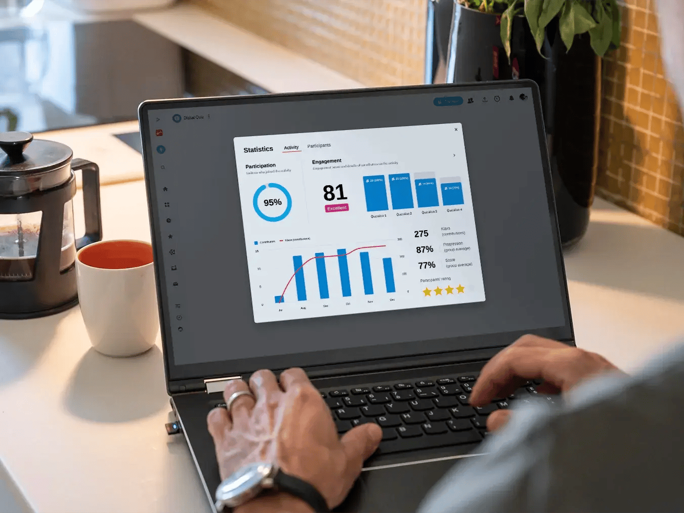 Klaxoon training and development dashboard with interactive collaboration tools.
