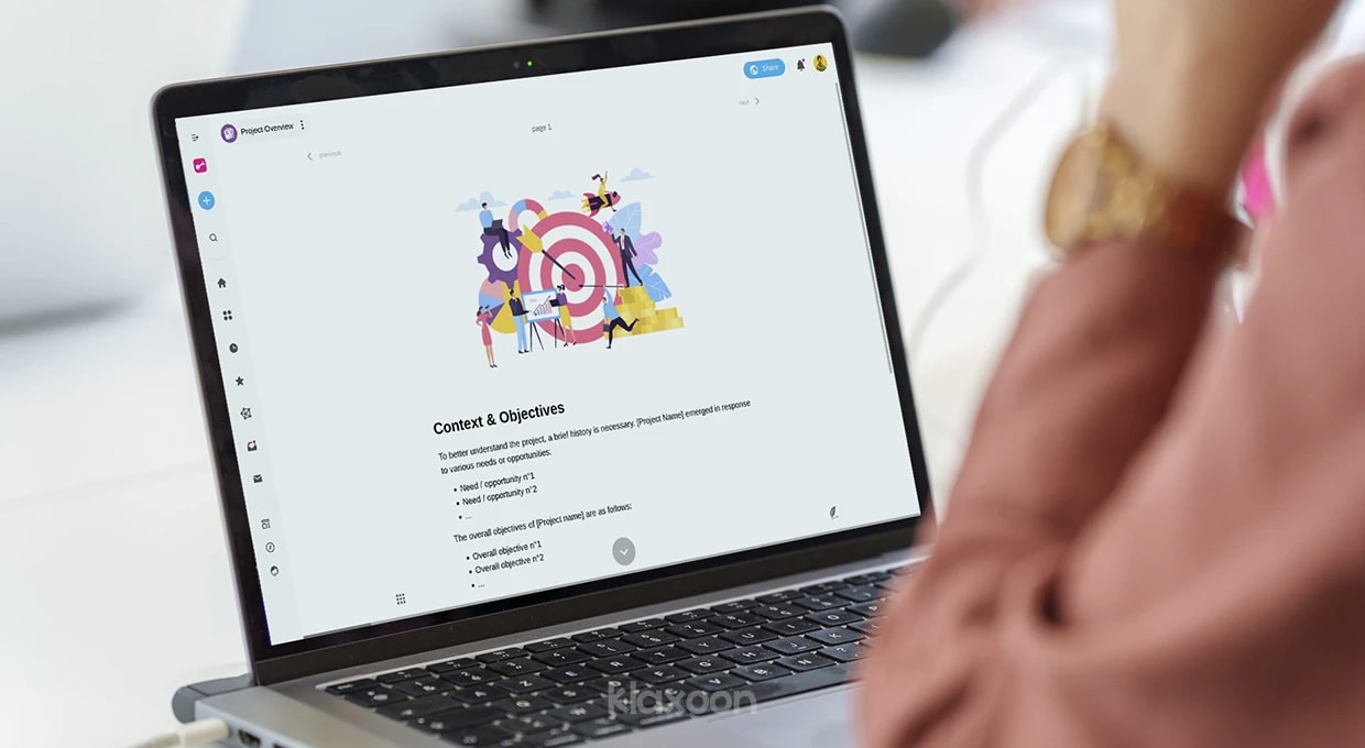 A person working on a computer displaying the "Project Overview" Memo template. | Klaxoon