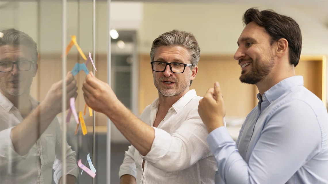 Un atelier de cartographie sur tableau blanc en équipe. | Klaxoon