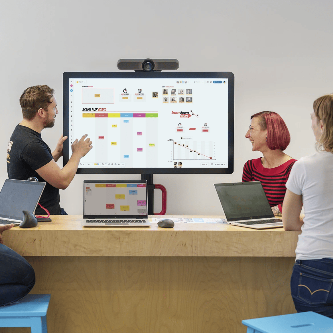 Gantt view showing project tasks, timelines and dependencies.