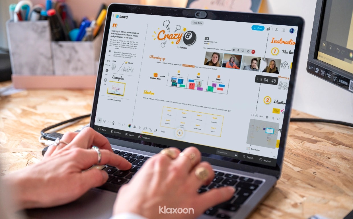 A person working remotely on a brainstorming session using the Crazy 8 method, with their team connected by videoconference. | Klaxoon