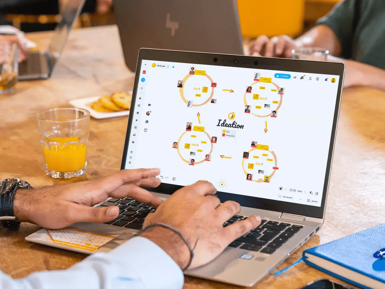 Avatars connectés et icônes de planning pour fédérer une équipe via des rituels efficaces.