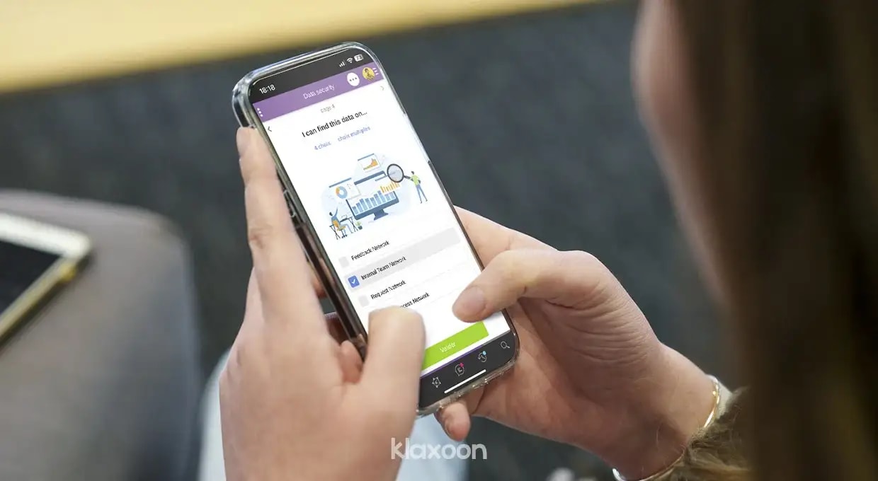 A person answering a single-choice question about the location of team data in a Klaxoon Memo on mobile. | Klaxoon