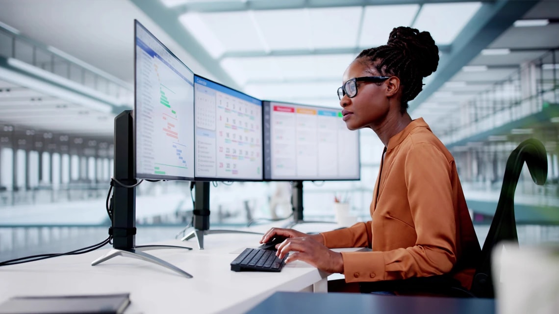 Tableau Kanban et tableau Scrum côte à côte illustrant le suivi des blocages.