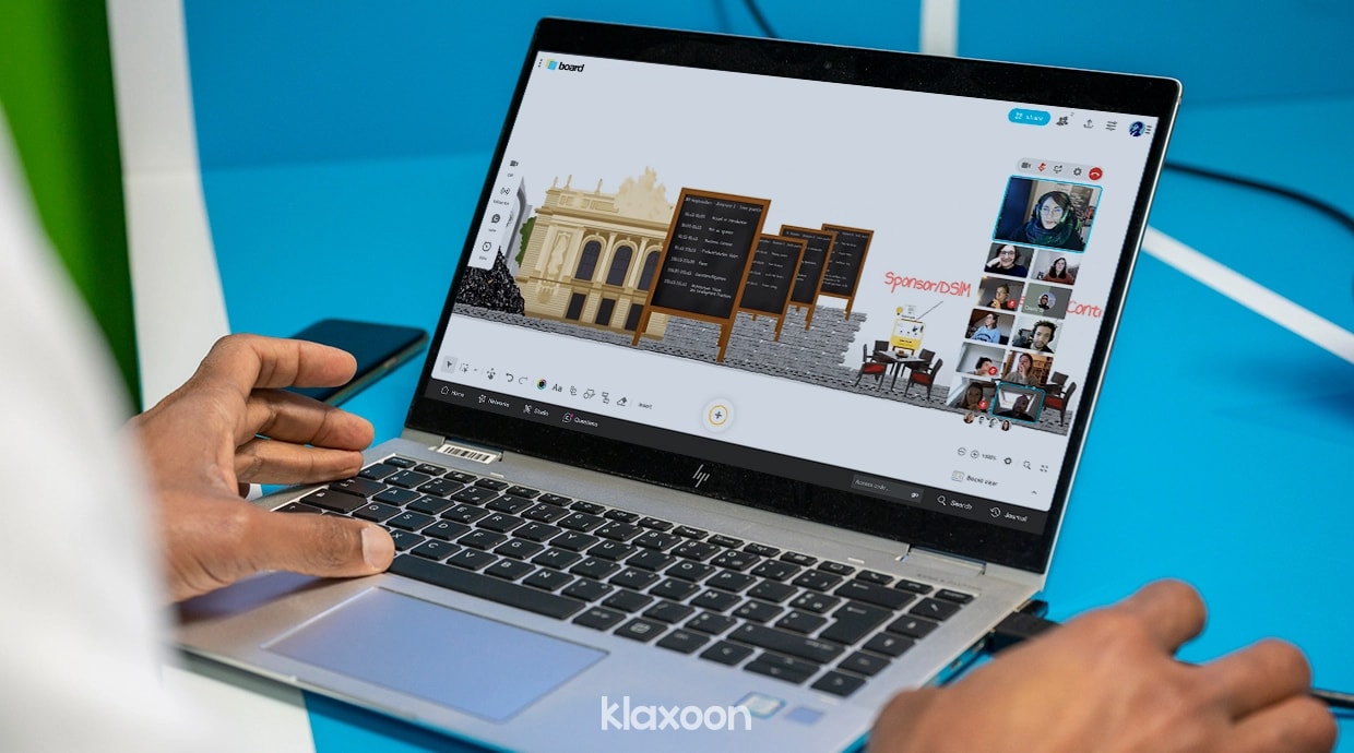 A person working remotely on a desktop displaying a part of the Board created by the Inetum team. | Klaxoon