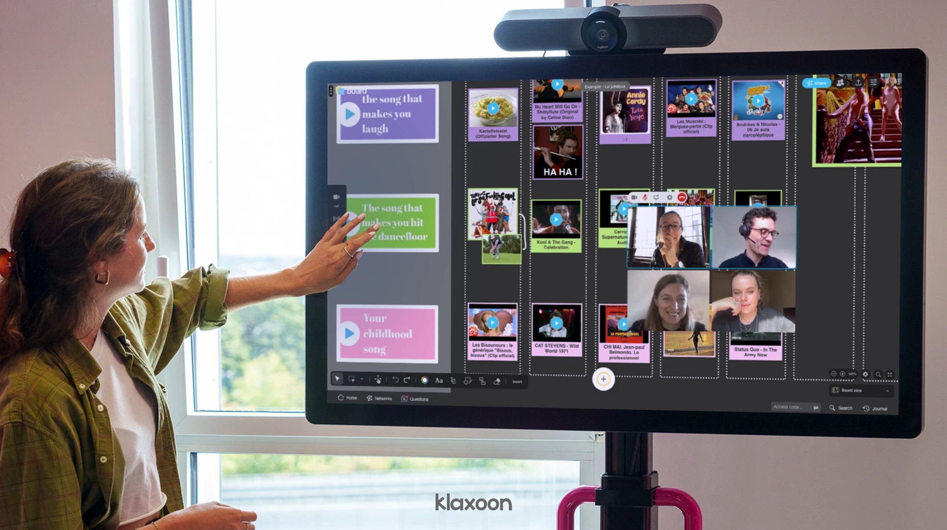Someone doing the Jukebox activity on a MeetingBoard with their remote team, with each participant sharing the links to the tracks on Board. | Klaxoon