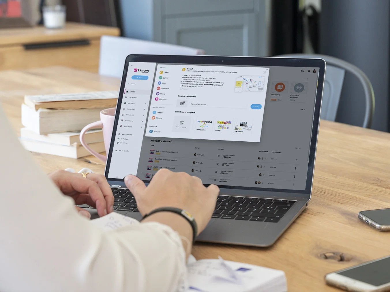 Tableau de bord de gestion de projet avec calendrier interactif, tâches et graphiques.