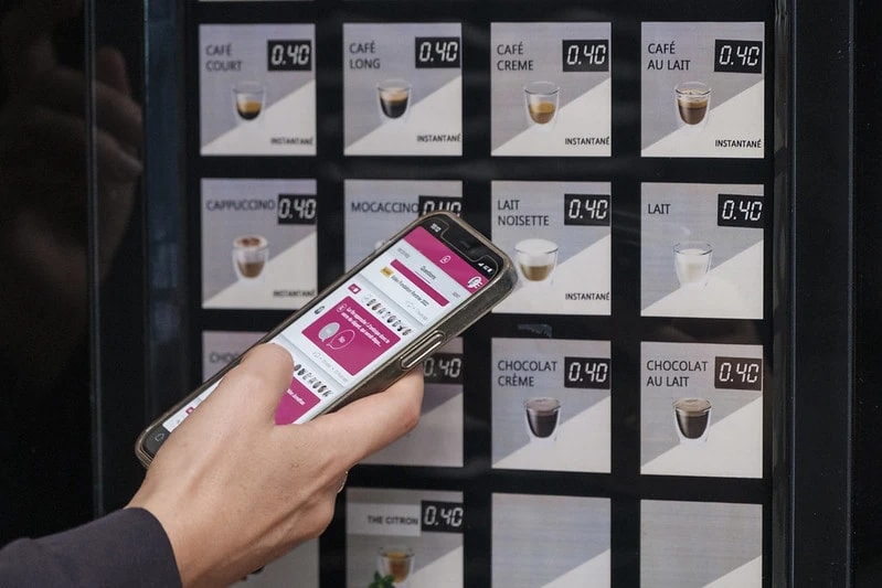 Post-meeting collaboration with chat bubbles and question mark icons for follow-up.