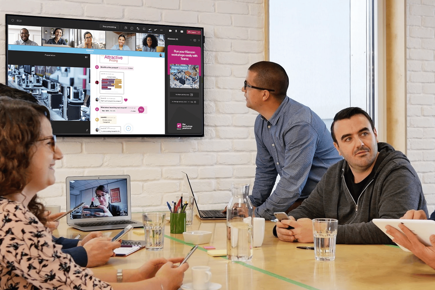 Wrike and Microsoft Teams integration displaying messaging, tasks and collaboration icons.