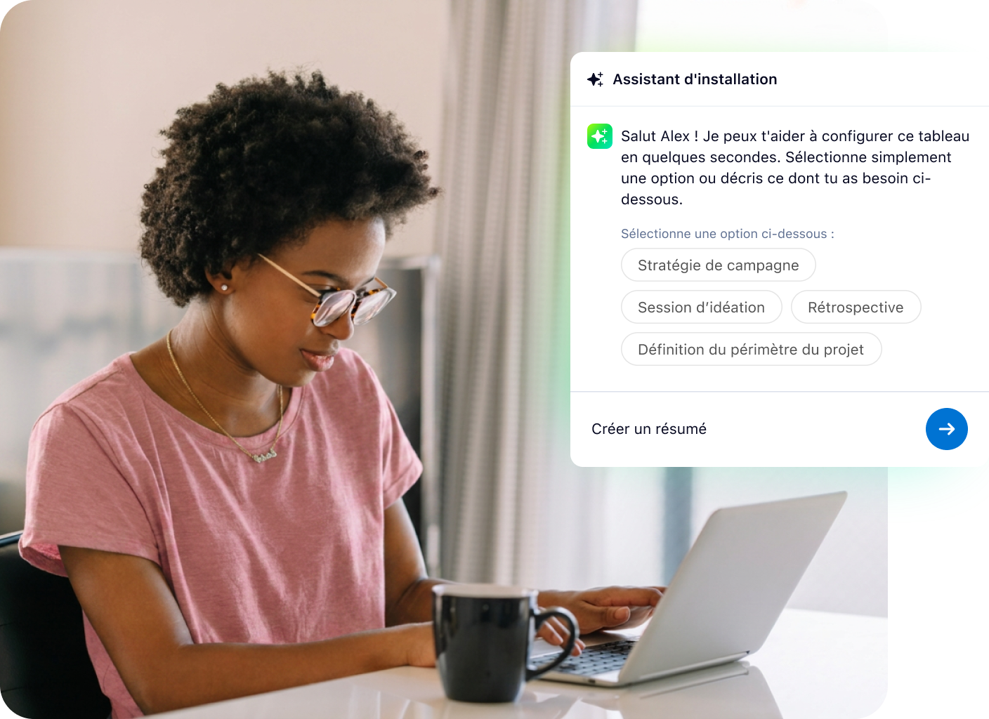 Interface Assistant IA Klaxoon affichant conversation, suggestions et tâches collaboratives.