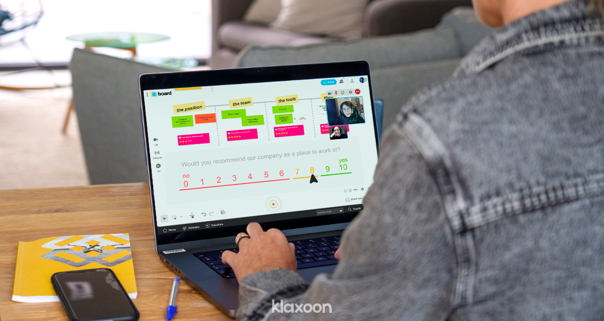 Snapshot of the offboarding process on a computer screen. The employee's ideas are color-coded thumbnails. | Klaxoon