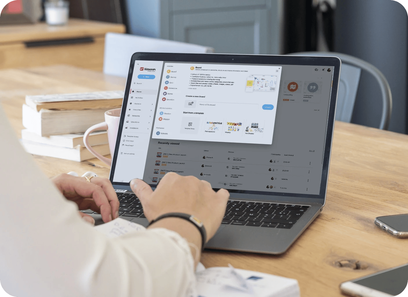 Desktop interface showing Wrike table view with tasks, status tags and detail panel.
