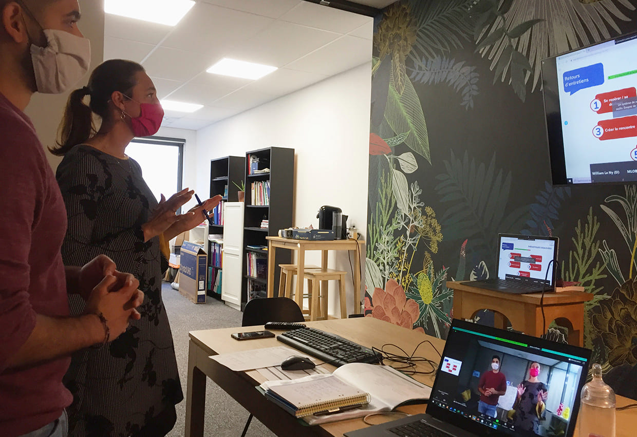 Céline explaining the Board to participants | Klaxoon