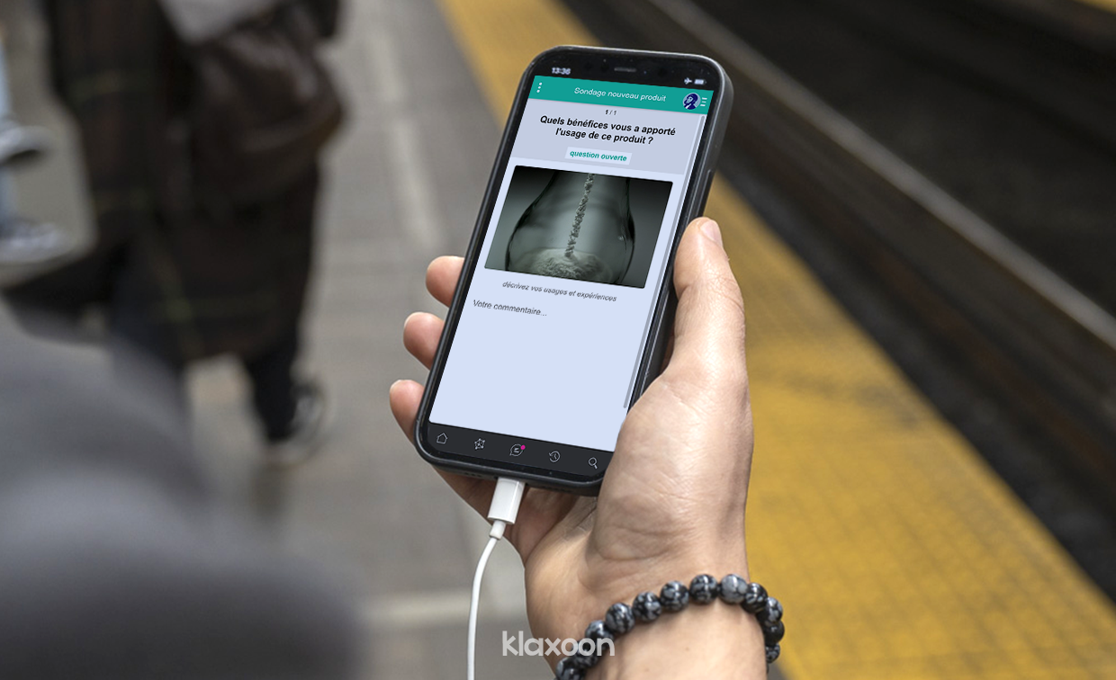 A person is answering a Survey Question on their mobile phone.  | Klaxoon
