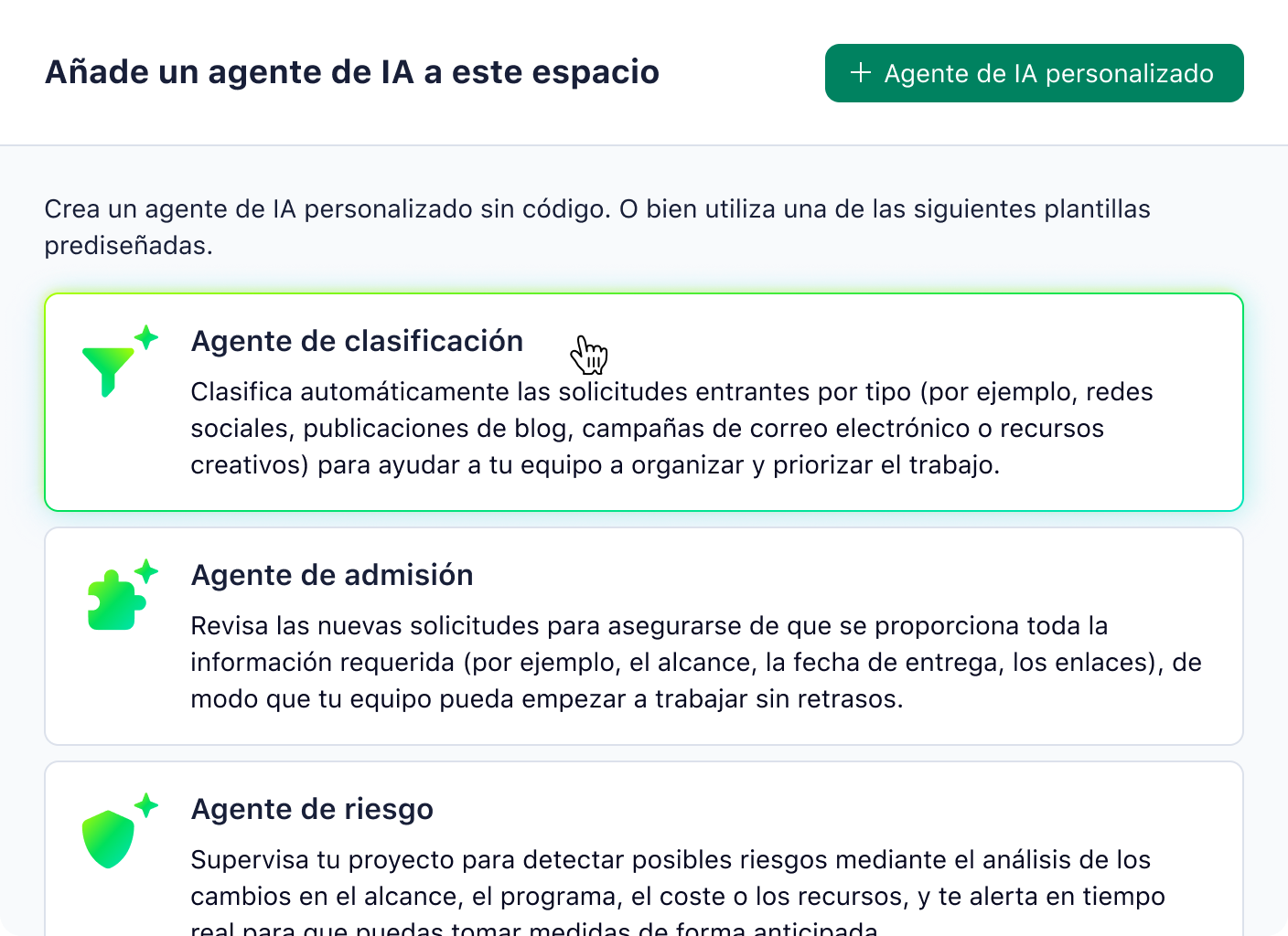 Panel de sugerencias de automatización IA en herramienta de gestión de proyectos.