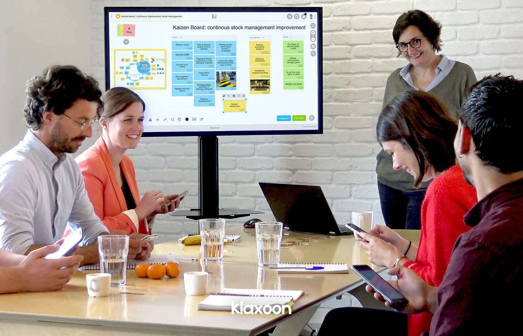 réunion d'équipe et brainstorming du matin