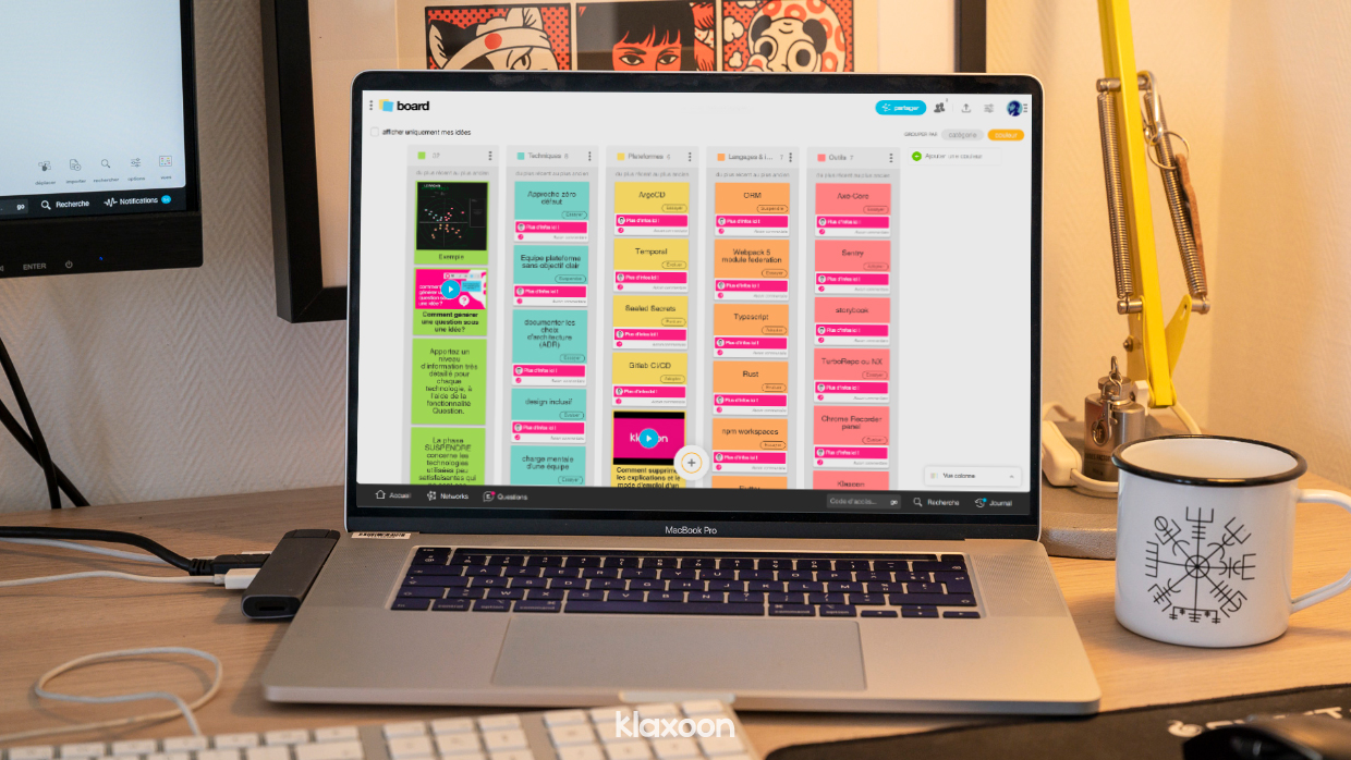 On a computer screen, 4 different-colored columns highlight 4 different types of technology from the map. - Klaxoon