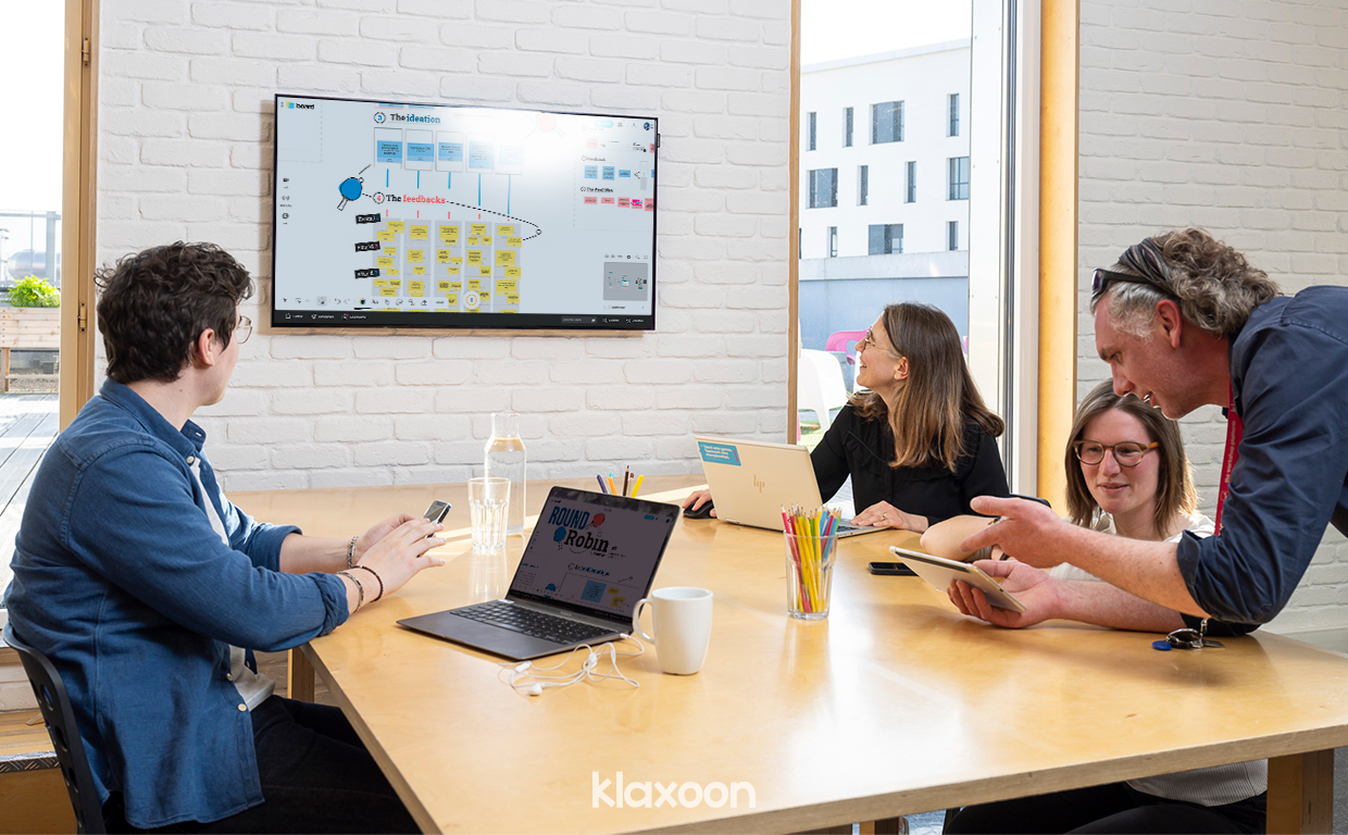 a team using the brainstorming round robin template from Klaxoon