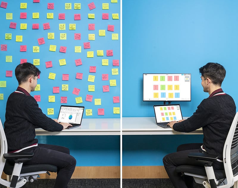 Une personne a transformé sa pratique agile, d’un mur plein de notes adhésives à un Board plein d’idées. | Klaxoon