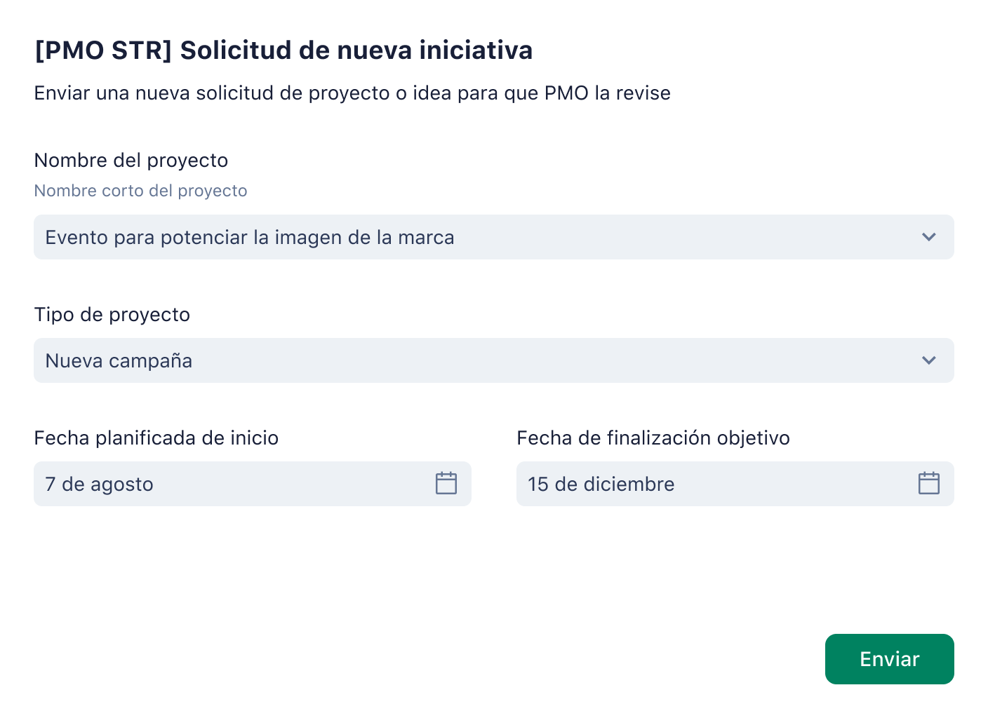 Formulario de solicitud de nueva iniciativa en Wrike con campos de proyecto y prioridad.