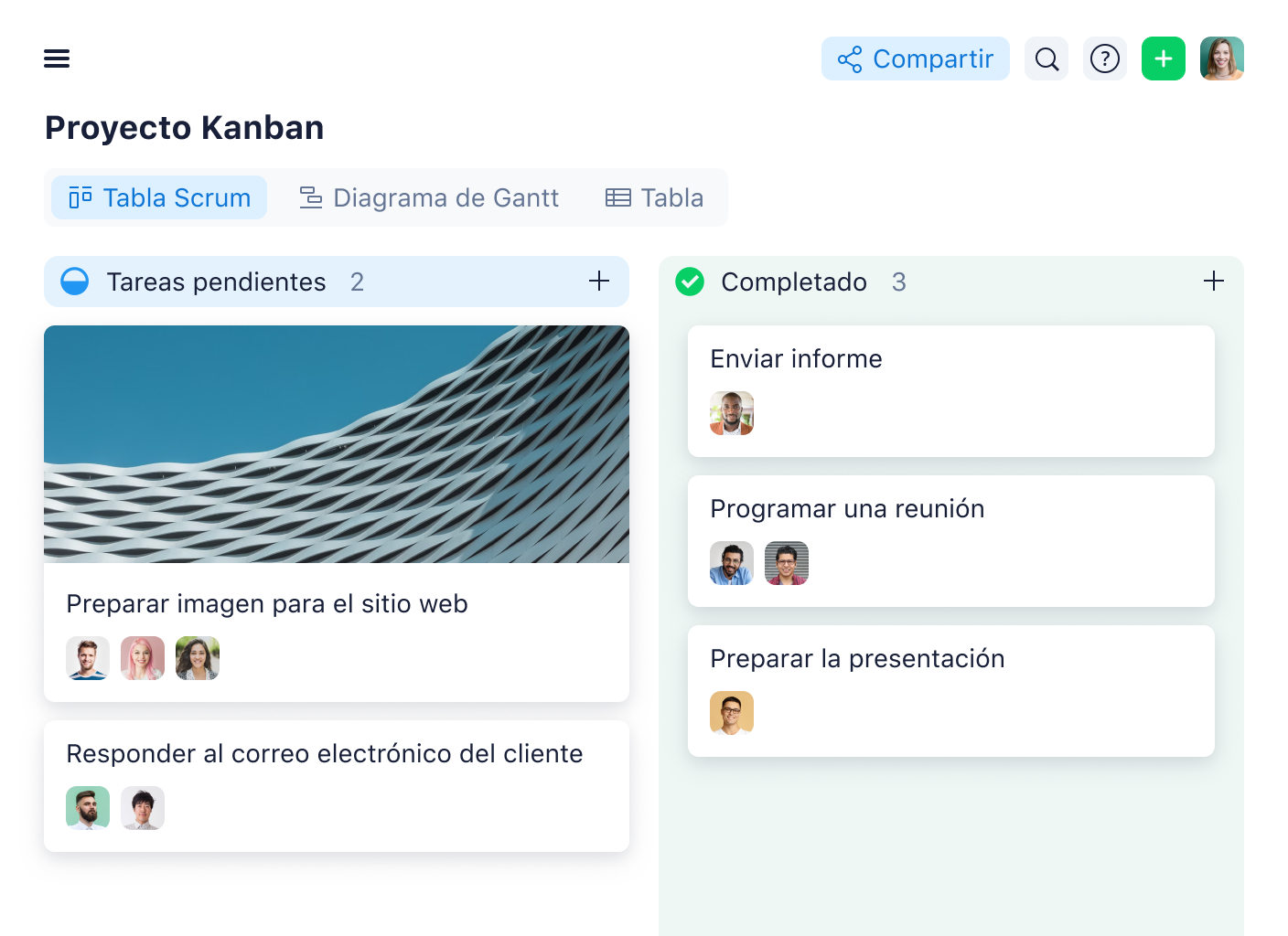 Vista de tablero Kanban en Wrike con columnas Por Hacer, En Curso y Hecho de un proyecto.