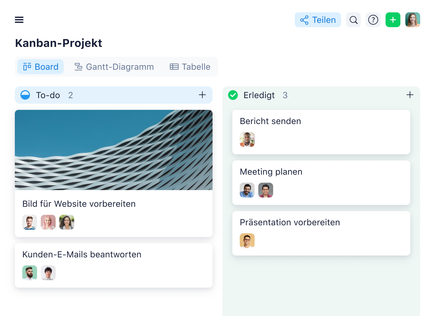 Wrike Board-Ansicht eines Kanban-Projekts mit Aufgaben in Spalten.