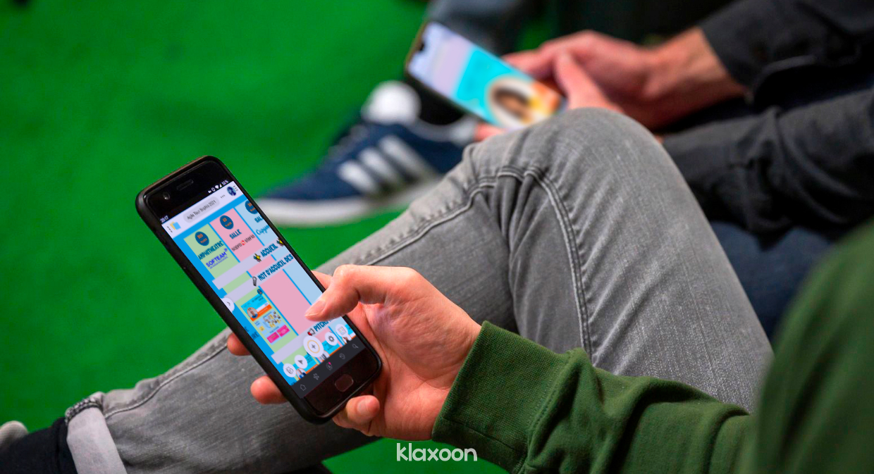 The program is available on Board and people can share their views via Questions. | Klaxoon