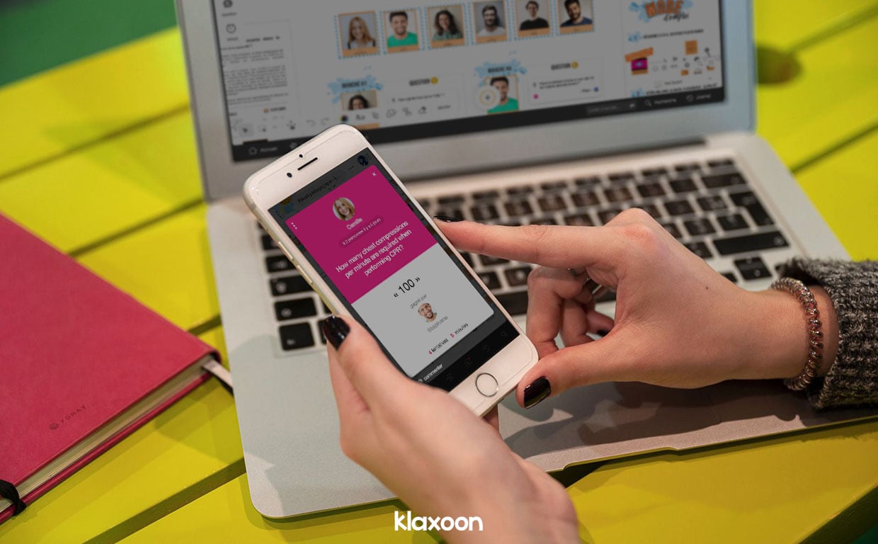 A group member answers the Challenge Question asked by a fellow learner on her smartphone. | Klaxoon