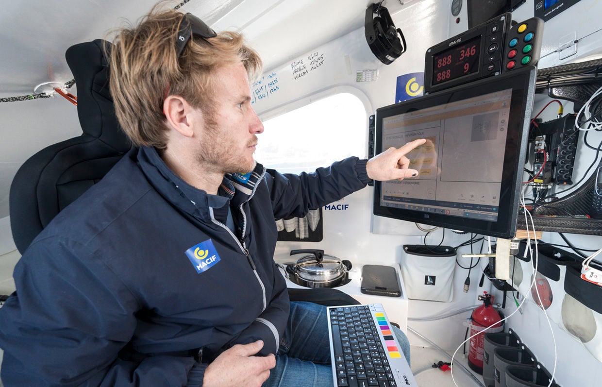 François Gabart sitting in front of a monitoring screen, where a Klaxoon Board is displayed. | Klaxoon