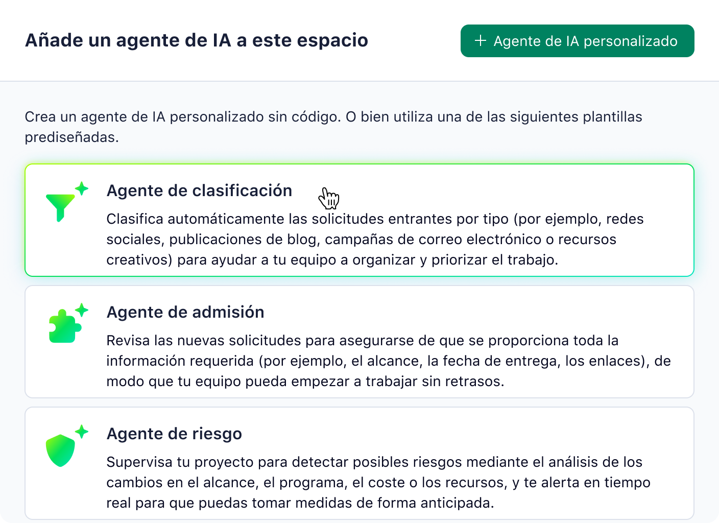 Panel de sugerencias de automatización IA en herramienta de gestión de proyectos.