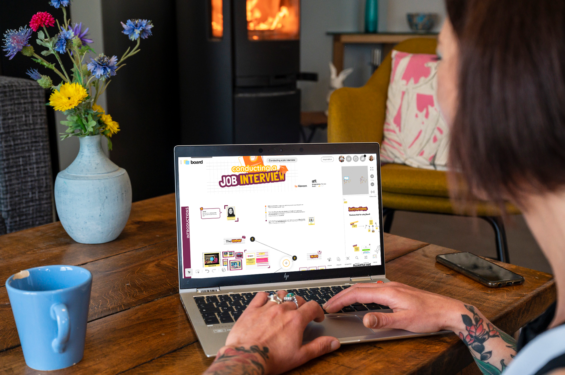 A recruiter is conducting a job interview remotely| Klaxoon