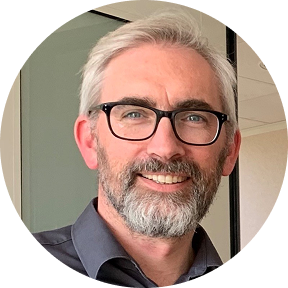 Peter Quiguer headshot.