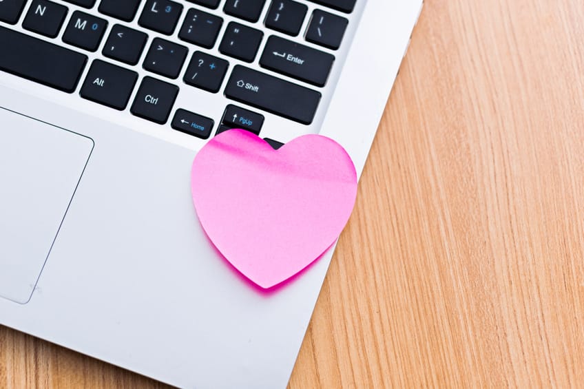 4 Ways to Deal with an Office Crush