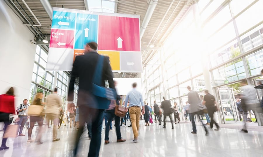 9 formas de atraer tráfico al estand en los eventos