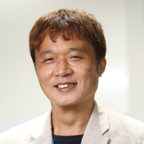 株式会社ビデオマーケット 開発本部 技術戦略室 室長 西川明宏氏 logo